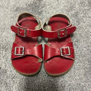 Footnotes toddler sandals